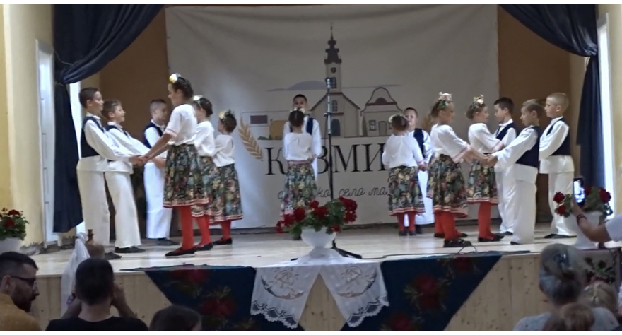 Малишани из Карловчића наступили на Малом Ђерму