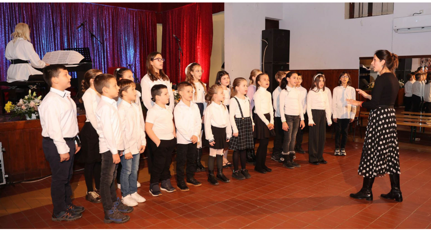 Tošini đaci muzikom očarali publiku