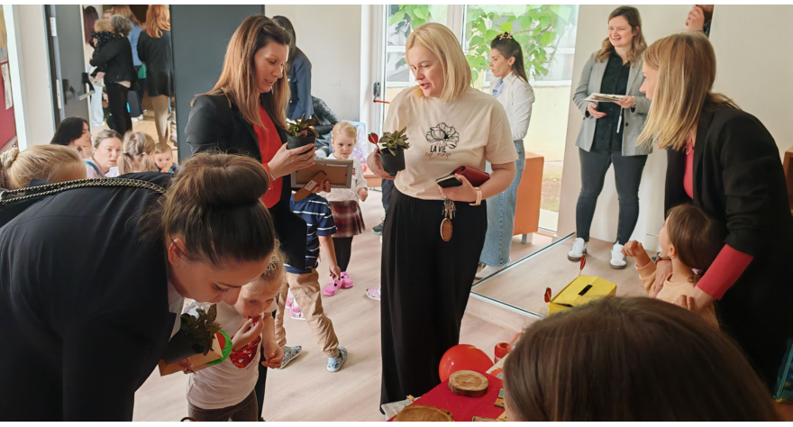 Пун вртић дечјих поклона