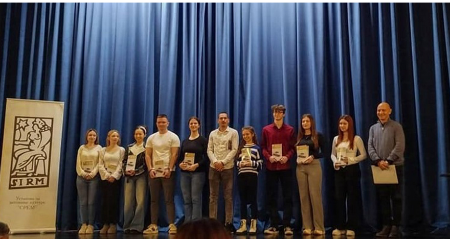 Велики успех пећиначких рецитатора