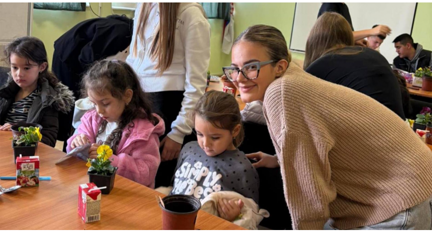 Пећиначки средњошколци обележили недељу посвећену деци