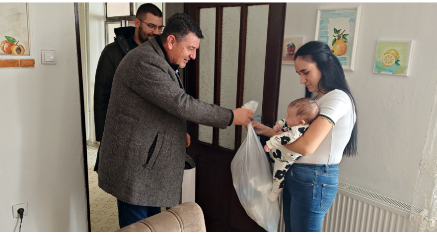 Хигијенски пакети за 126 беба (Видео)